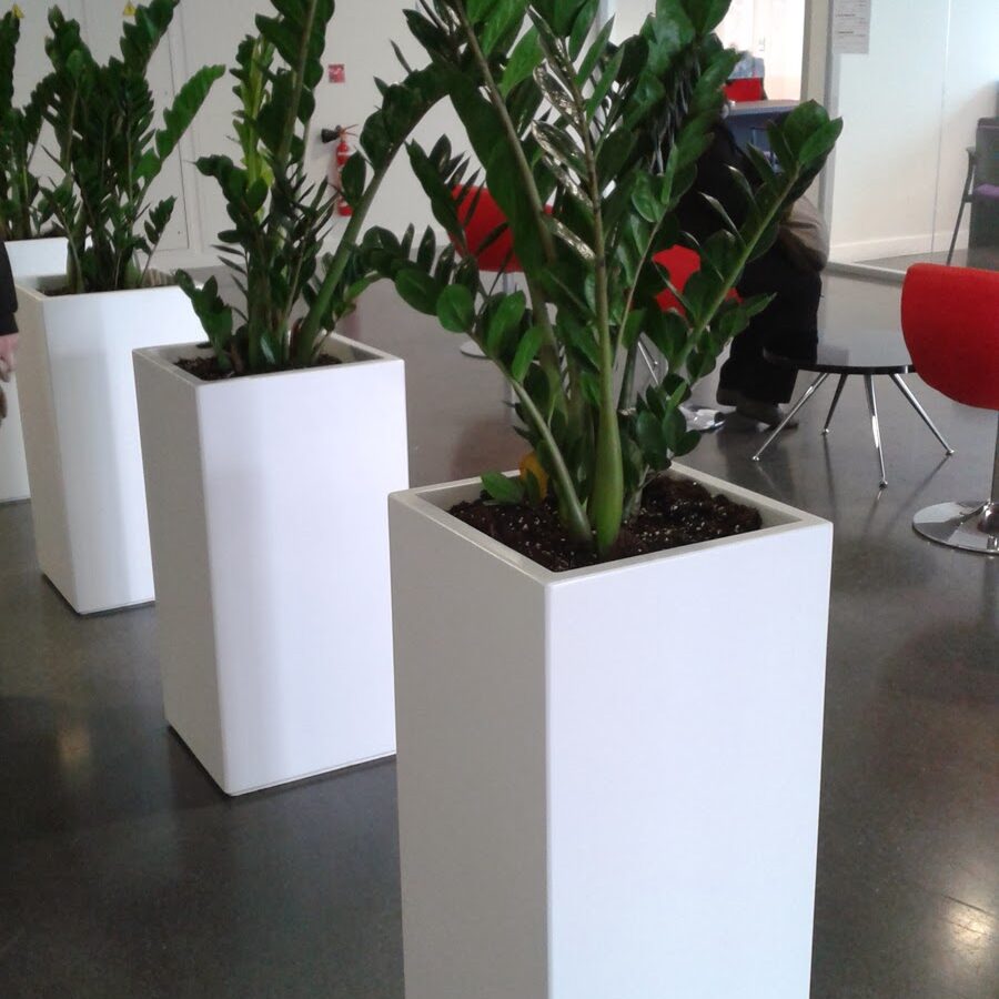 Jardinière colonne IMAGE'IN ICH fabriqué sur mesure, en France, en fibre ciment, couleur au choix.