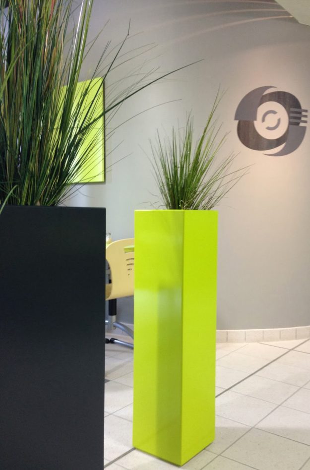 Jardinière colonne IMAGE'IN ICH fabriqué sur mesure, en France, en fibre ciment, couleur au choix.