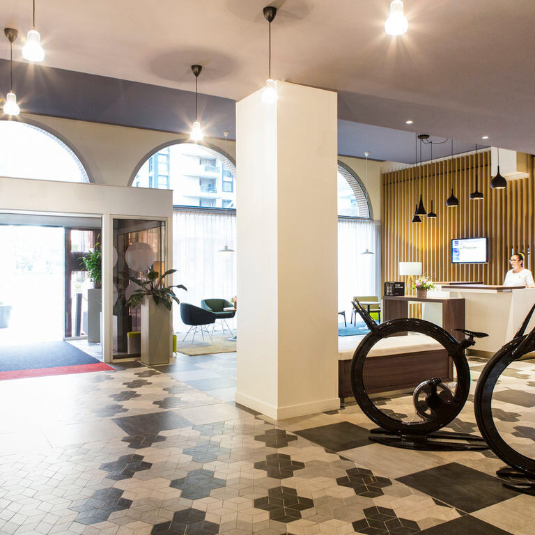 Jardinière colonne IMAGE'IN ICH fabriqué sur mesure, en France, en fibre ciment, couleur au choix.