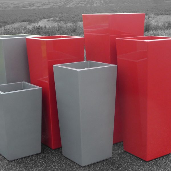 Jardinières pyramidales IMAGE'IN en fibre ciment sur mesure