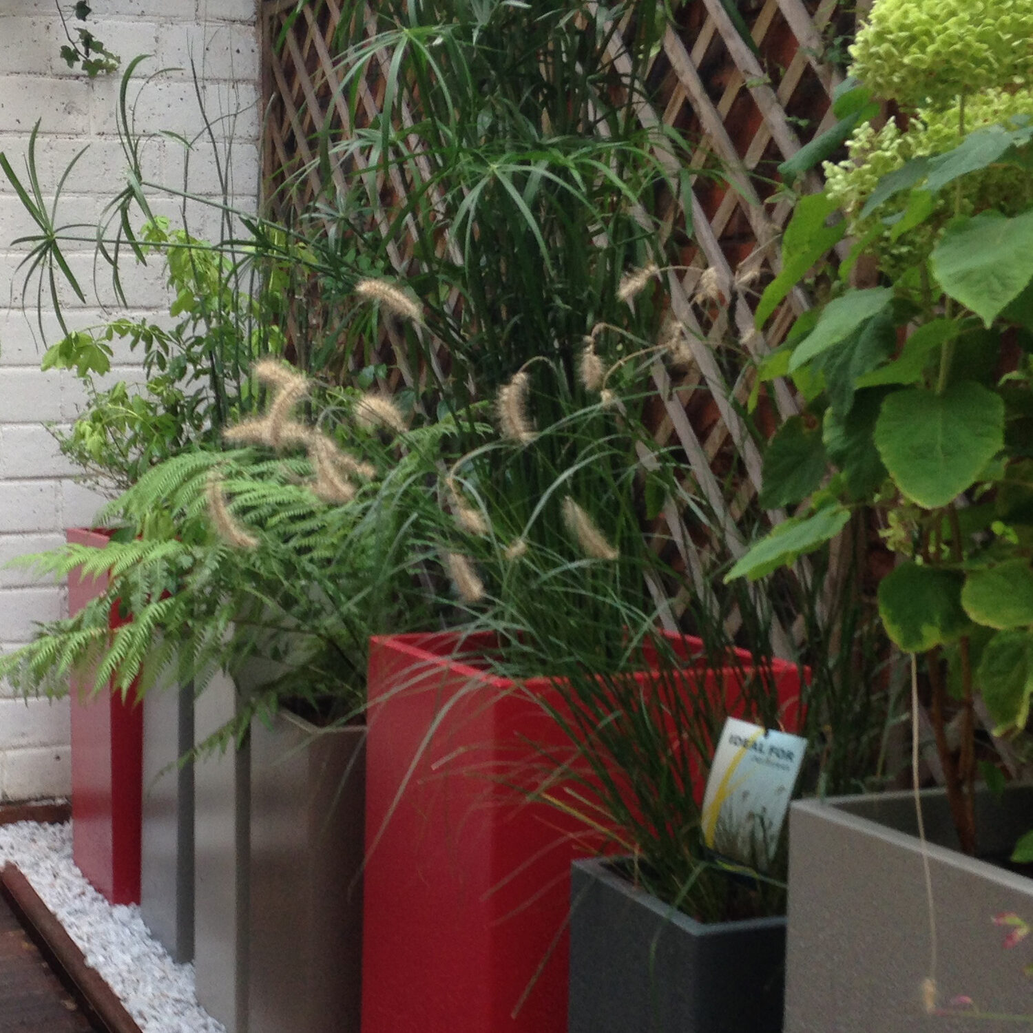 Jardinière colonne IMAGE'IN ICH fabriqué sur mesure, en France, en fibre ciment, couleur au choix.