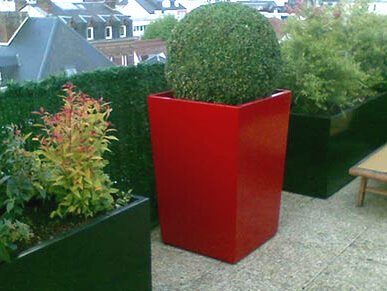 Pot pyramidal IMAGE'IN en fibre ciment sur mesure