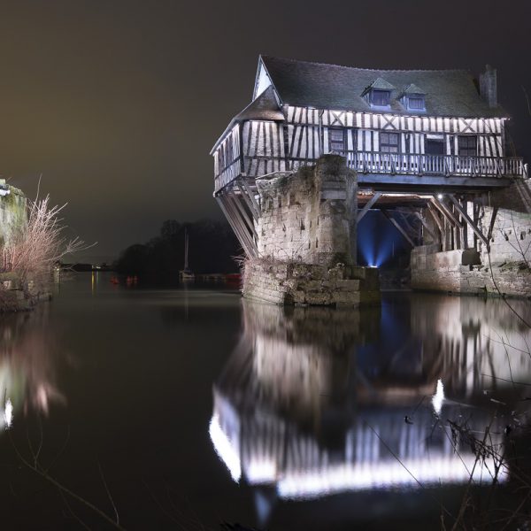 Mise en lumière des Tourelles et du Vieux Moulin de Vernon (27)Concepteur lumière : Neo Light