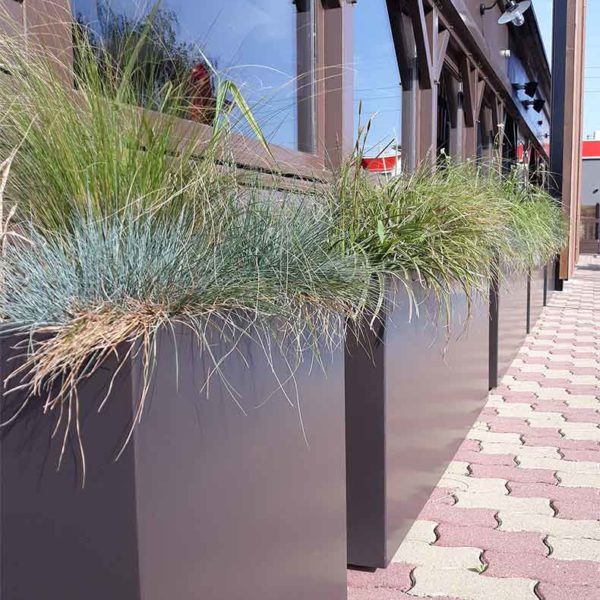 IMAGE’IN bespoke planters for BUFFALO GRILL restaurants IMAGE'IN planters for restaurant