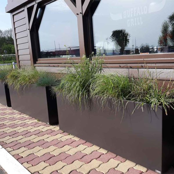 IMAGE’IN bespoke planters for BUFFALO GRILL restaurants IMAGE'IN planters for restaurant
