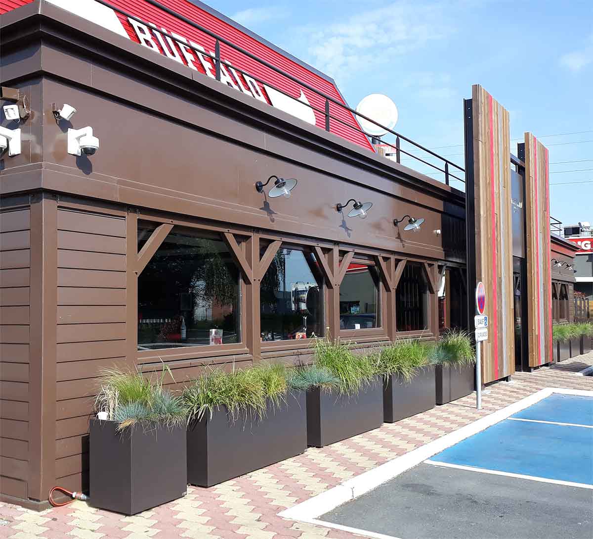 JARDINIERE IMAGE'IN POUR RESTAURANT BUFFALO GRILL