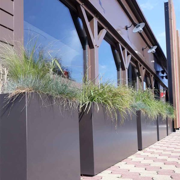 IMAGE’IN bespoke planters for BUFFALO GRILL restaurants IMAGE'IN planters for restaurant