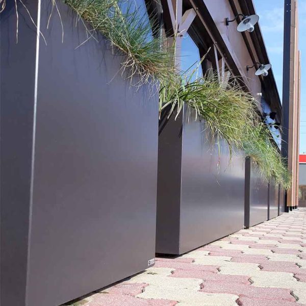 IMAGE’IN bespoke planters for BUFFALO GRILL restaurants IMAGE'IN planters for restaurant
