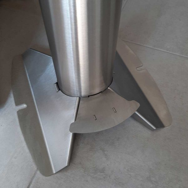 STEELAB-SBD-HYmade-Borne-distributeur-sans-contact-gel-hydroalcoolique—Système-à-pédale-2 SBD-HYmade Borne de distribution de gel hydroalcoolique
