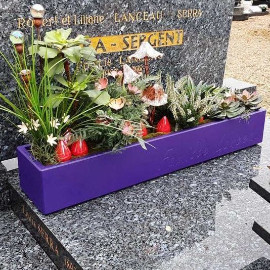 IMAGE’IN-Pot-gravé-et-durable-pour-fleurissement-de-tombe-3 Jardinière funéraire IMAGE'IN - Pots durables pour tombe