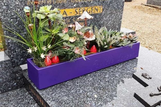 IMAGE’IN-Pot-gravé-et-durable-pour-fleurissement-de-tombe-3 Jardinière funéraire IMAGE'IN - Pots durables pour tombe