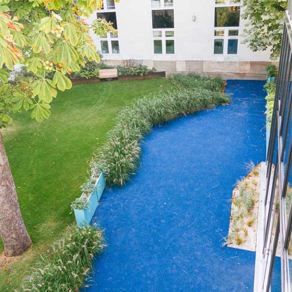 Jardinières-IMAGE’IN-et-Bac-Portillon-STEELAB—Ecole-et-crèche-séparation-espace-10 Séparation d'espaces avec des jardinières fines IMAGE'IN
