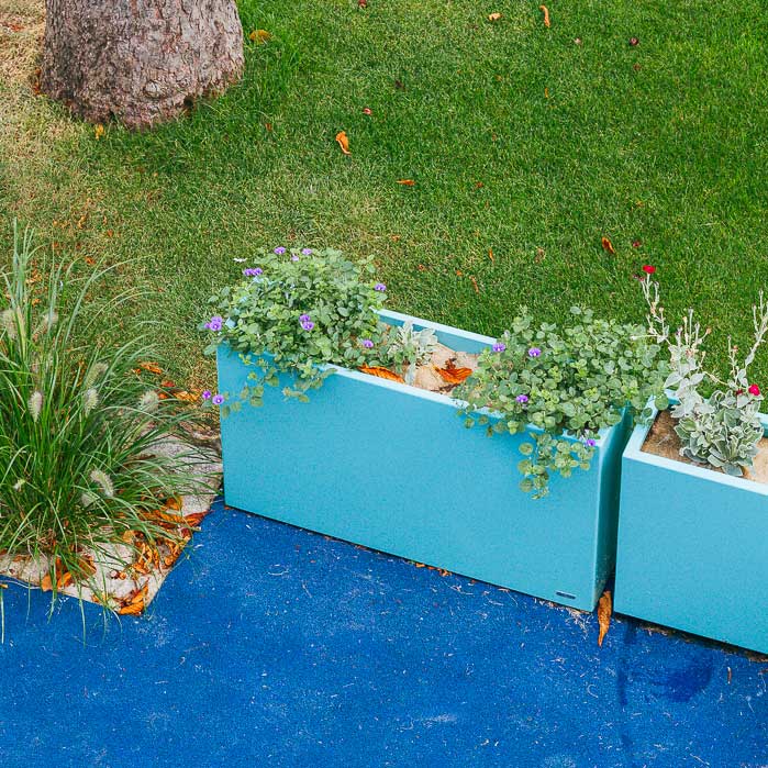 Space dividers with IMAGE'IN thin planters