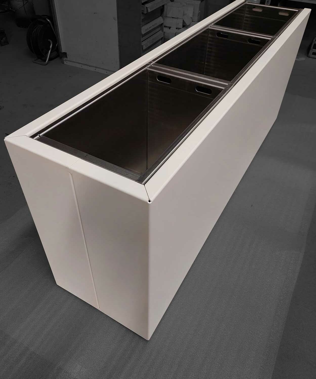 Elément d'extrémité pour former une grande longueur de jardinières avec Bacs de cultures amovibles - Gamme STEELAB SBA-L