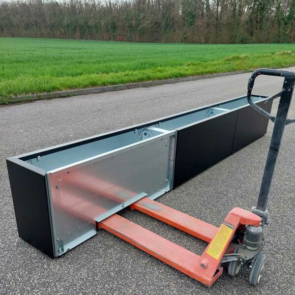 STEELAB-SPA-LINEAIRE-Manutention-Transpalette-L Jardinières mobiles manutentionnables au transpalette. Bacs de cultures avec panneaux d'habillage thermolaqués amovibles sur les faces visibles - Gamme STEELAB SPA-L