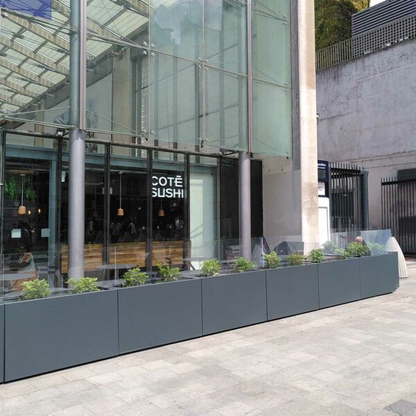 STEELAB-SPA—RL—PMMA—Gare-du-Nord-Paris STEELAB SPA Linéaire de jardinières avec écran pare vent