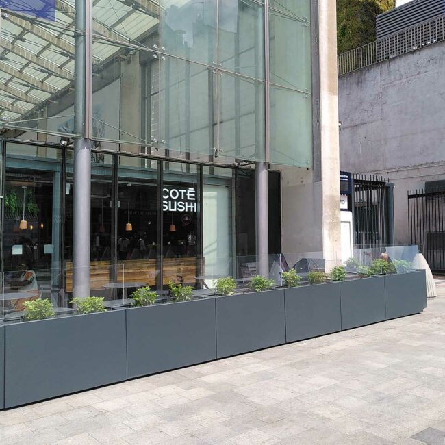 STEELAB SPA Linéaire de jardinières avec écran pare vent