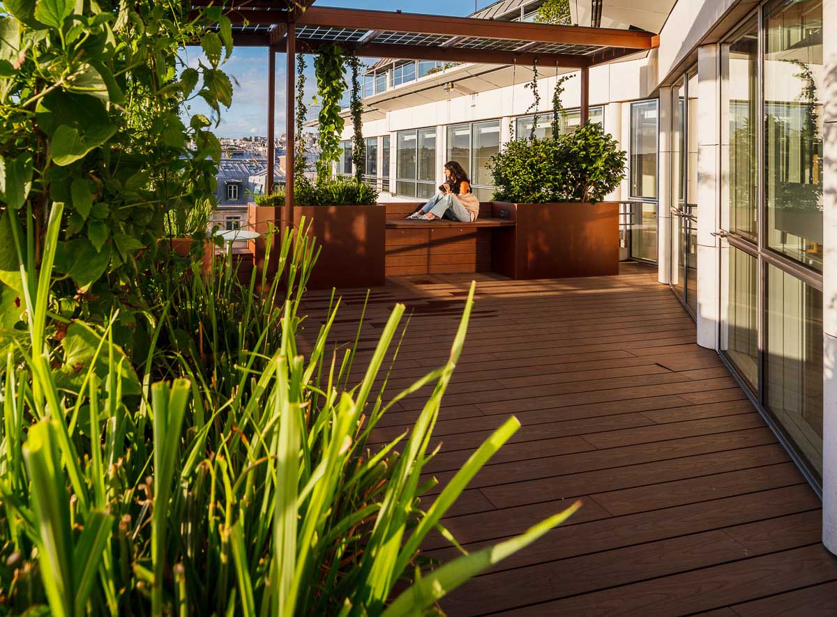 Jardinières et tablette haute sur mesure en aluminium de la marque STEELAB de chez ATELIER SO GREEN
