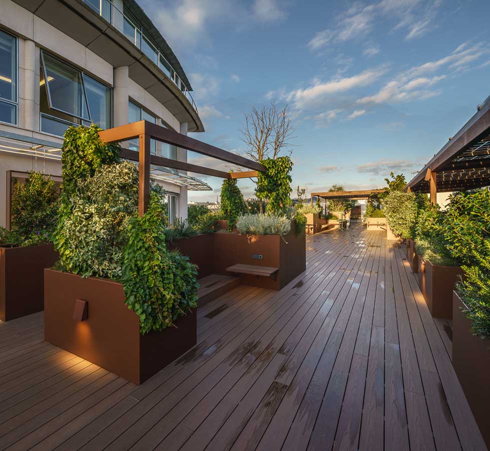 Jardinières avec banc sur mesure en aluminium de la marque STEELAB de chez ATELIER SO GREEN