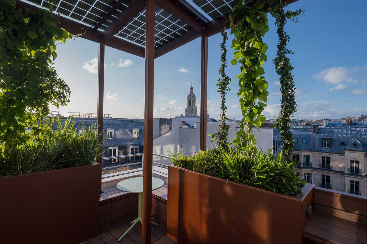 Jardinières et coffres bancs sur mesure en aluminium de la marque STEELAB de chez ATELIER SO GREEN